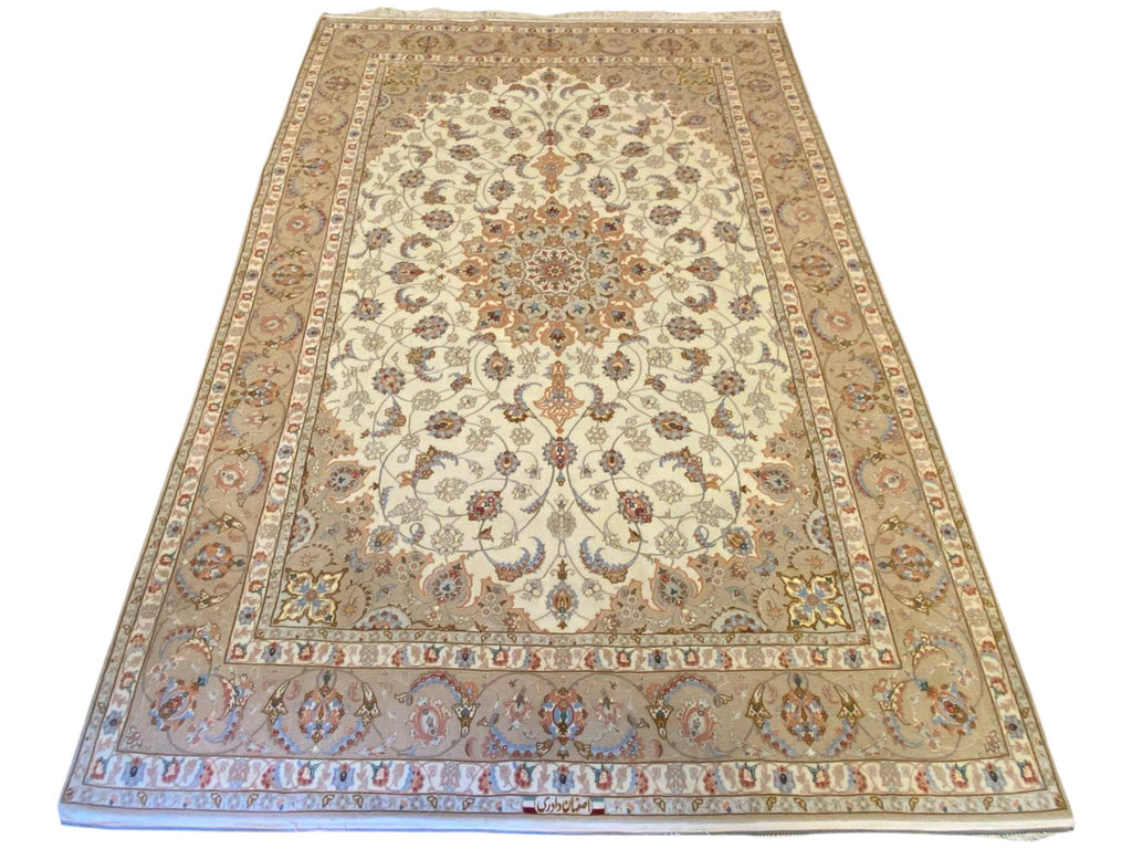 Antique Isfahaan Wool Rug 7x10: Silky Low Pile