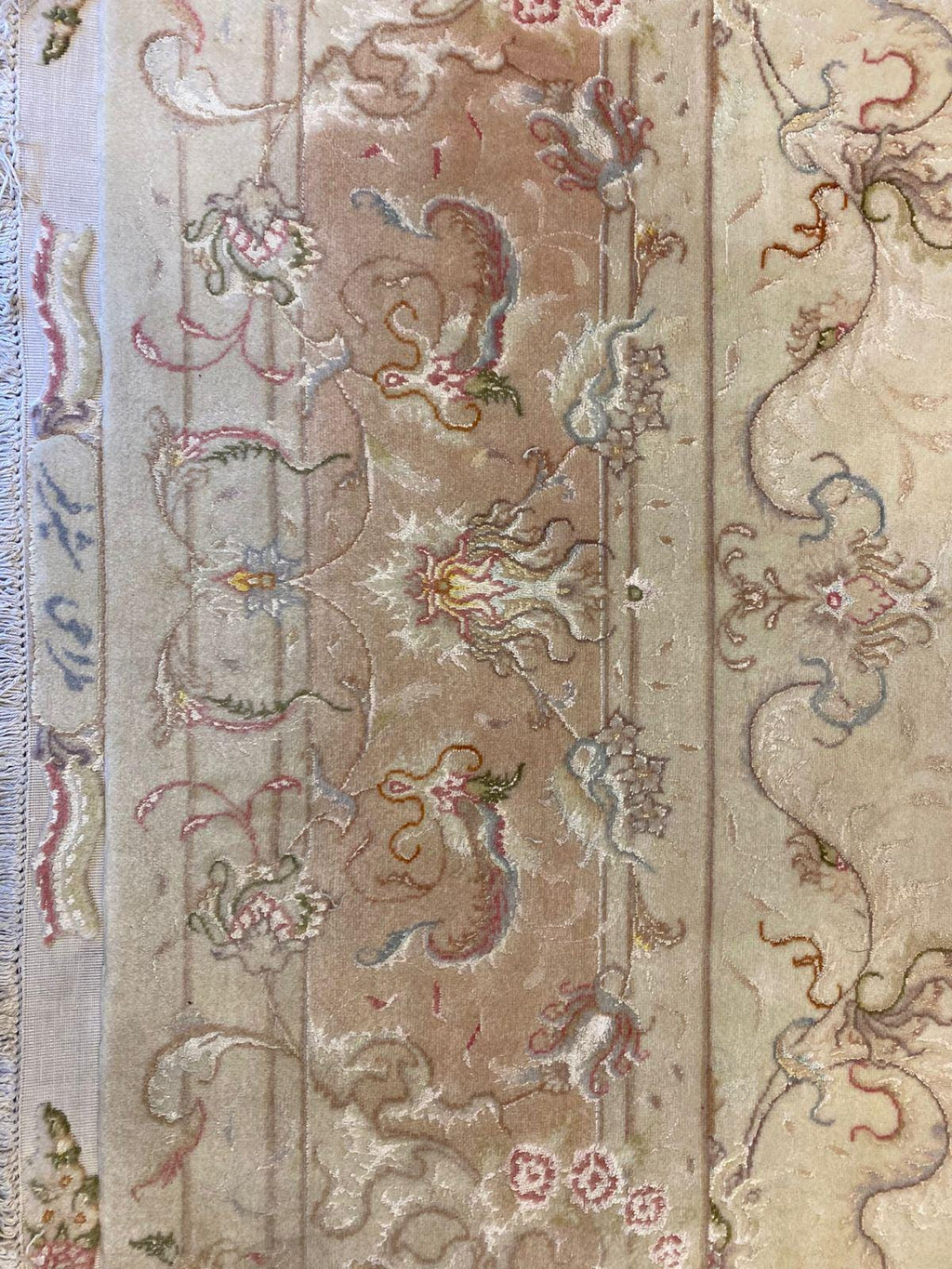 Antique Isfahaan Wool Rug 7x10: Silky Low Pile