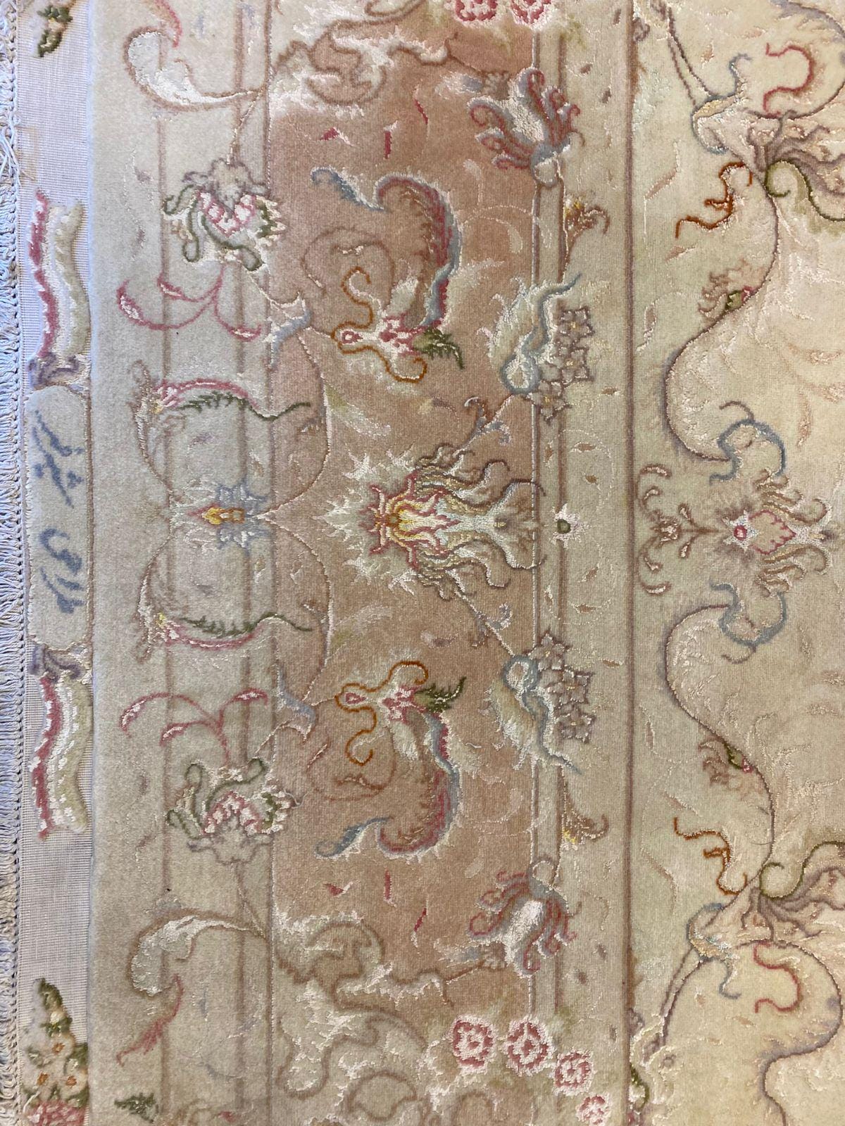 Antique Isfahaan Wool Rug 7x10: Silky Low Pile